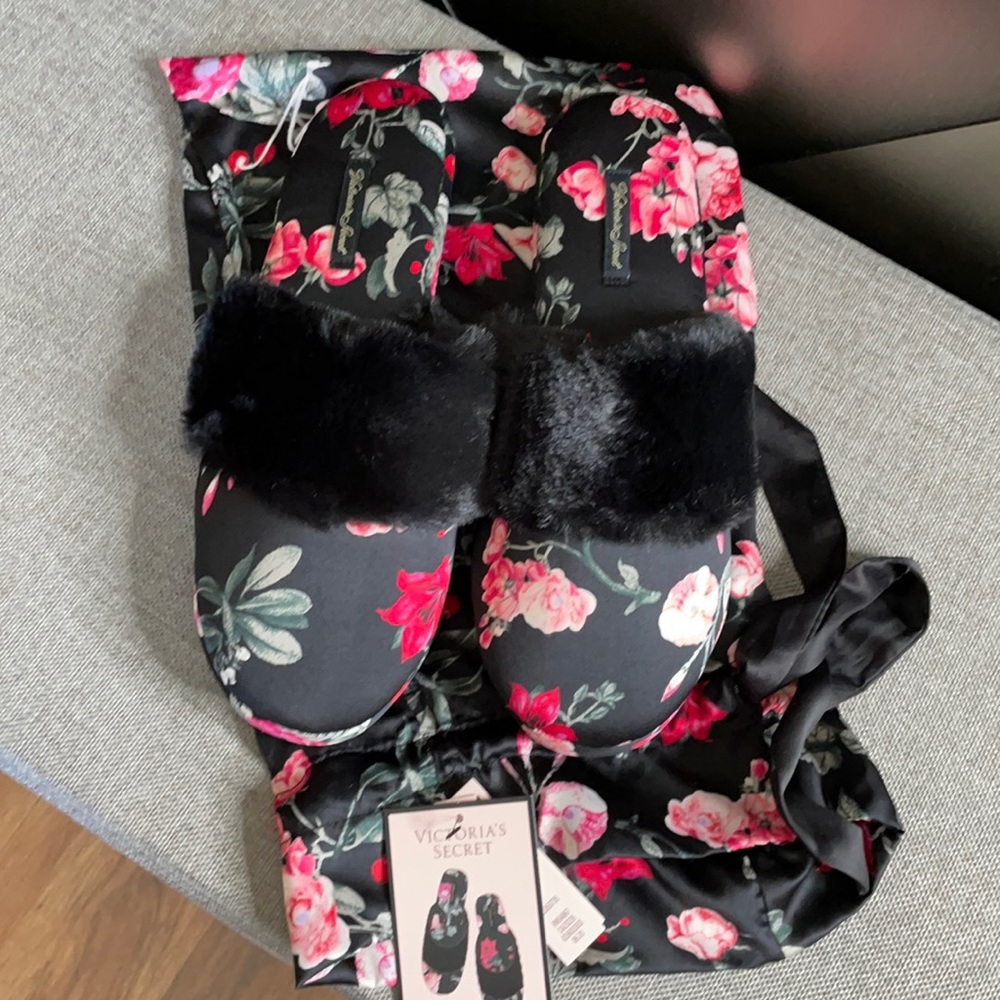 Victoria’s Secret floral satin‎ slippers
